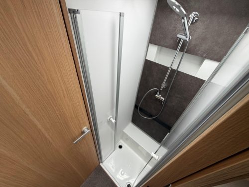 Adria Coral Plus 670 DL LEVEL/LITHIUM/WECHSELRICHTER Foto: 10