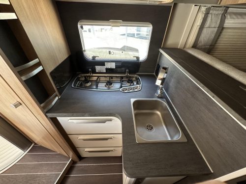 Knaus Sky Wave 60 Years 650 MF Autom-techo elevable-suspensi&oacute;n neum&aacute;tica foto: 17