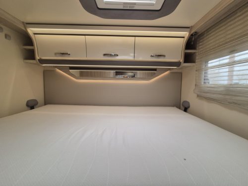 Elnagh T-Loft 450 Transverse bed and pop-top roof  photo: 17