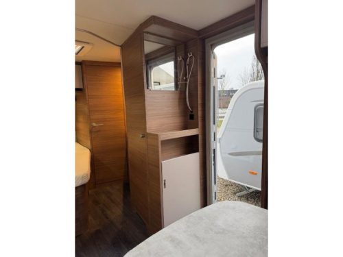 Knaus Sport 450 FU Franz&ouml;sisches Bett Sackmarkise Foto: 13