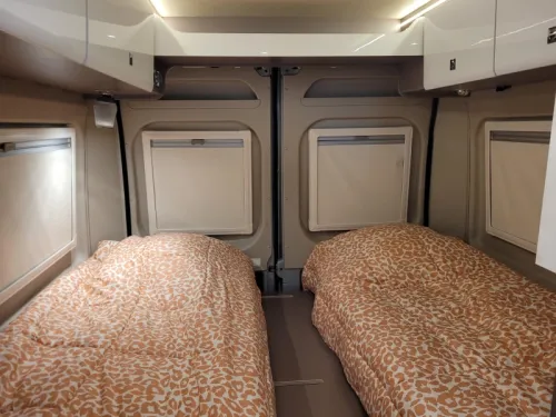 B&uuml;rstner Eliseo 642 C 4 berths pop-top roof single beds photo: 17