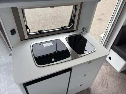Dethleffs C'Go 415 QL LIKE NEW AND NEW AWNING photo: 9