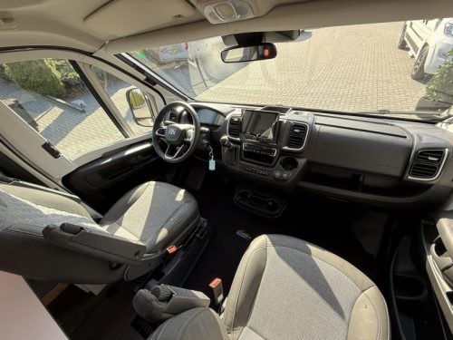 Adria Matrix Plus 670 SL Family Motorhome Automatic photo: 11