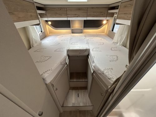 Hymer Exsis-I 678 Einzelbetten, Hubdach  Foto: 17