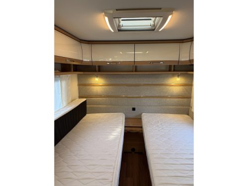LMC Musica 490 E 2 BERTHS U-SHAPED SEATING MOVER TOP photo: 19