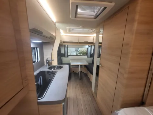 Knaus Sudwind Black Selection 460 EU mooi compleet af fabriek  foto: 10