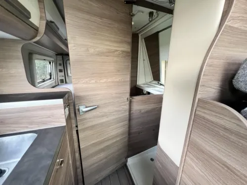 Knaus Van I 5,99 Meter 9T Automatik Foto: 30
