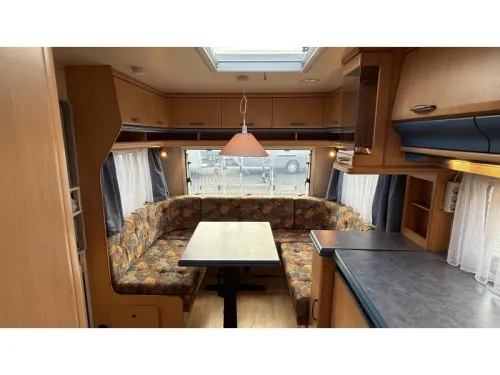Hobby De Luxe 540 UK children's room dinette photo: 1