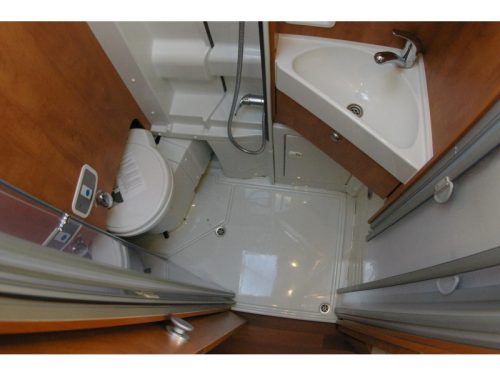 Carthago Malibu 600 Automatic, Transverse bed. photo: 15