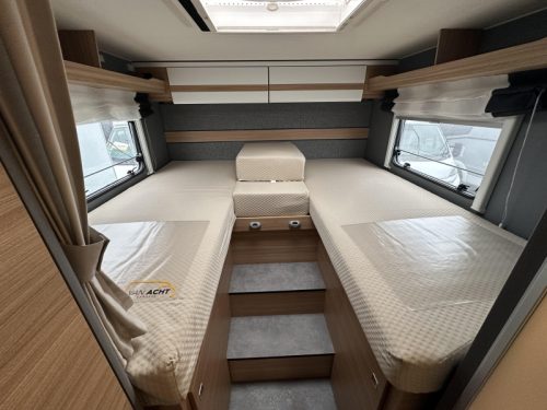 Dethleffs Just 7052 DBM roof air conditioning photo: 12