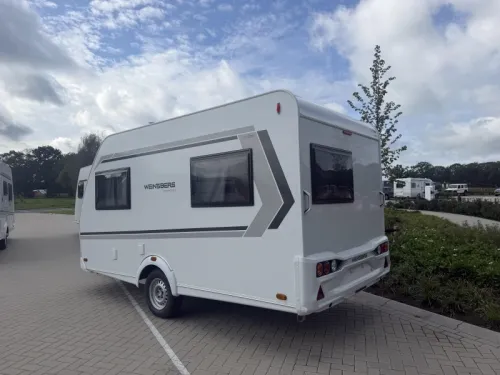 Weinsberg CaraOne Edition HOT 390 QD Sitzgruppe vorne / Querbett  Foto: 3