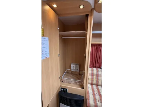 Dethleffs Summer Edition 430 DB lit fixe banquette en U toilette photo : 5
