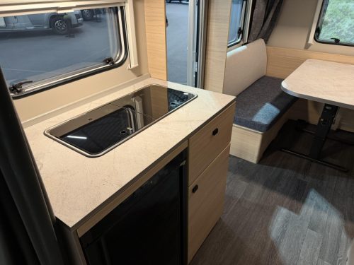 Weinsberg CaraLife 470 EU Einzelbetten / Dinette Foto: 4