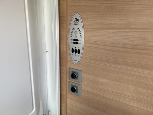 Knaus Van TI 600 EINZELBETTEN KLIMAANLAGE + DACHKLIMAANLAGE SONNENKOLLEKTOR Foto: 17