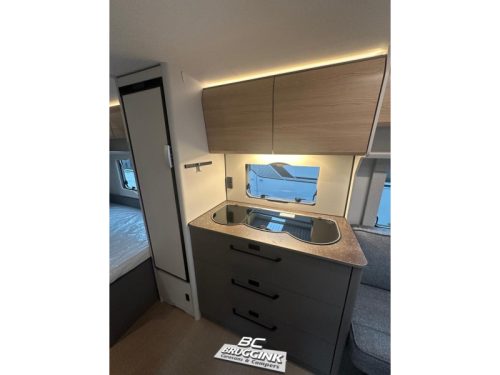 B&uuml;rstner B66 465 TS FRENCH BED & ROUND SEATING 1600KG photo: 3
