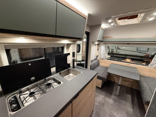 Dethleffs Wohnwagen 460 EL 2 BETTEN SITZGRUPPE AUS VERMIETUNG Foto: 11
