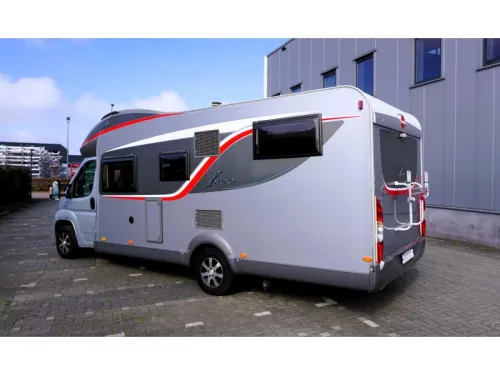 B&uuml;rstner Ixeo 726 Single beds and pop-top roof  photo: 4