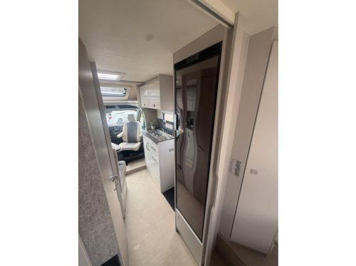 B&uuml;rstner Lineo T 700 Active Euro 6 130 hp only 2,287 km Queen bed air conditioning large garage flyscreen door camera Apple CarPlay Remis pleated blinds photo: 21