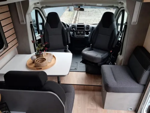 Crosscamp EXPDN T7.4 E - Sehr modern - Navi  Foto: 5