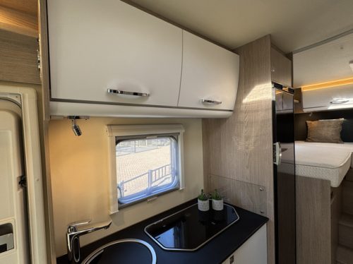B&uuml;rstner Lyseo Time 690 G Skyline Edition 140 PS 8-Gang AUTOMAAT Euro6 Fiat Ducato **Einzelbetten/Thule V16 Lift Fahrradtr&auml;ger/Satellit Foto: 12