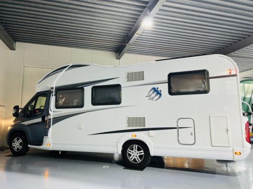 Knaus Sky Wave R21, Single beds and pop-top roof, EURO 5, Inverter 200W photo: 8