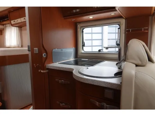 Hymer B class 678 2 person version photo: 16