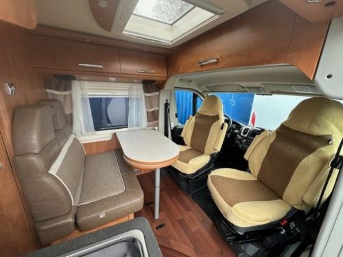 Malibu Van 640 LE SINGLE BEDS + TOW HITCH photo: 5