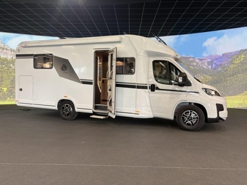 Knaus L!ve Wave 700 DX 180hp automatic /queensbed  photo: 5