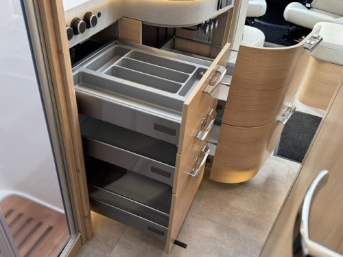 Hymer BMC-I 680 BLACK LINE 170 hp AUTOMATIC 9-Speed 4-Person Euro6 Mercedes-Benz Sprinter **Single beds/4 seats/4 berths photo: 13