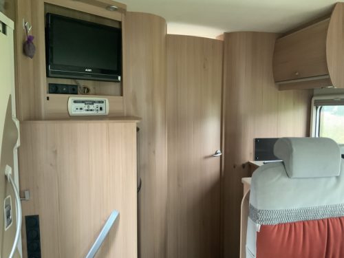 B&uuml;rstner Ixeo IT 700 2.3 MultiJet 130 PK, Queensbed, Zij-bank, Draaistoelen, Bj.2012 &ldquo;Uw Camper-verkoopmakelaar  Camper centrum on the road foto: 8
