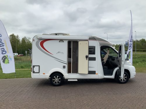 B&uuml;rstner Nexxo 569 Semi-integrated, Train seat, French bed, two swivel chairs, small camper, Year 2010 Camper centrum on the road photo: 2