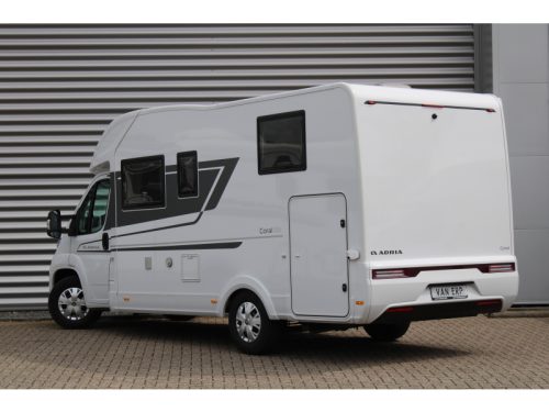 Adria Coral 600 SL 140PS L&auml;ngsbetten Garage Foto: 3