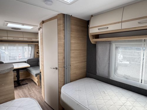 Fendt Bianco Selection 465 TG Single beds - Awning photo: 10
