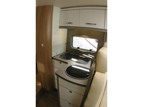 B&uuml;rstner Aviano 700 Lit central, Toit relevable. photo : 12