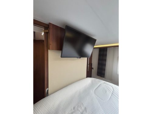 Adria Matrix M 670 SBC full options, queen bed photo: 18