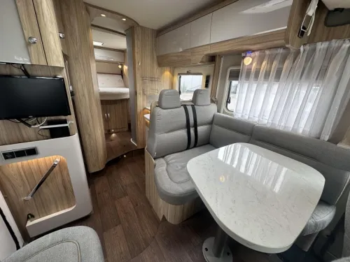 Hymer B698 Queensbed L-Sitzgruppe 150PS TV Foto: 6