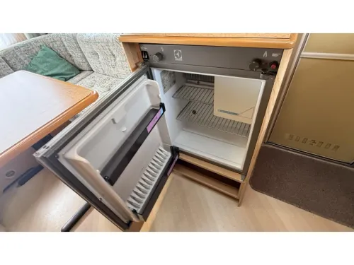 Knaus Sudwind 350 H kopkeuken toilet rondzit  foto: 9