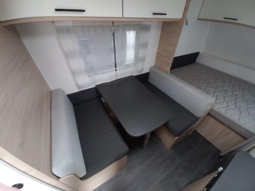 Caravelair Alba Family 466 awning-annex-mover photo: 5