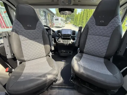 Adria Coral Plus 670 DL Face To Face  photo: 9