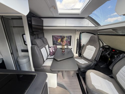 Adria Twin 640 SGX Supreme 9 traps automaat full options 160 pk elktr lengte hefbed luifel trekhaak eltr schotel tv leder foto: 12