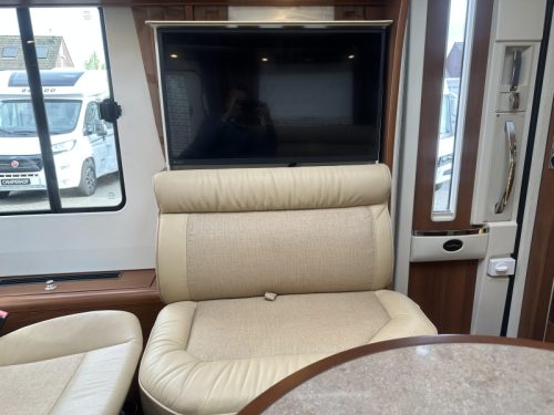Carthago Chic E-line 51 QB Overhead cabinets, ALDE photo: 14
