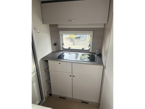B&uuml;rstner Premio Life 480 TS - Mover - Cassette Awning photo: 4