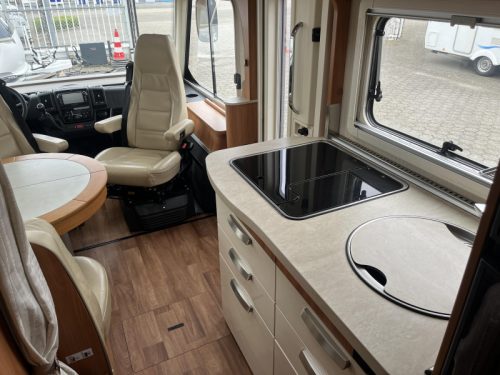 Hymer B 578 - Syst&egrave;me de mise &agrave; niveau - photo : 9