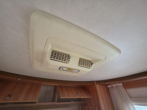 Hymer T 698 CL Queensbed, Omvormer etc.  foto: 13