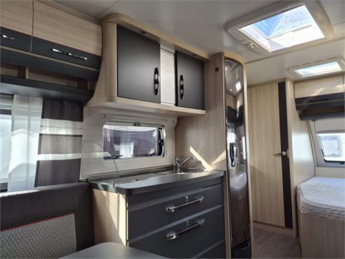 Hobby De Luxe Edition 460 UFE photo: 5