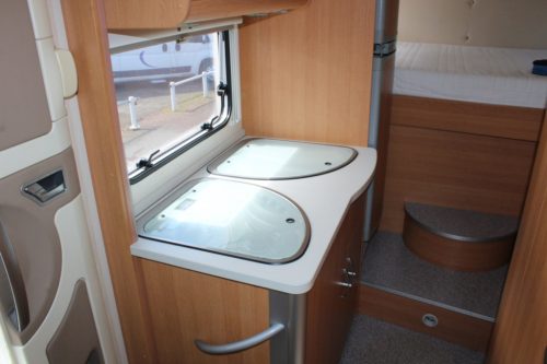 Knaus Sun Ti 700 Meg, Querbett, Garage, drehbare Vordersitze, Halbdinette, Sitzbank. Bj. 2008 Marum (Groningen) Foto: 16