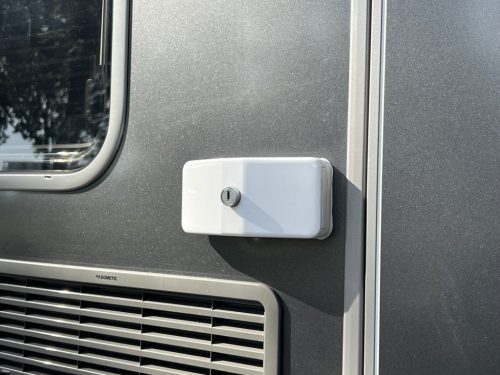 B&uuml;rstner Travel Van T620 Harmony line SINGLE BEDS TOW HITCH photo: 21