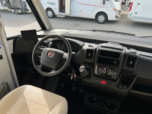 B&uuml;rstner Aviano I 727 French bed pop-top roof 150HP photo: 21