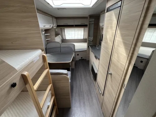 Knaus Sudwind 580 QS Rangierhilfe, Etagenbett, Radio,  Foto: 5