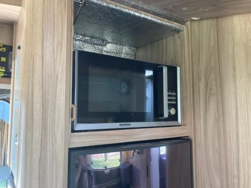 Hymer Tramp CL 698 T Queensbed - Automatic photo: 2